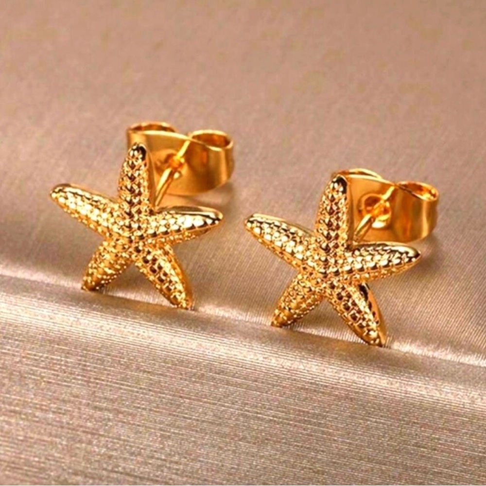 Gold Starfish Earrings - Picture 4 of 5
